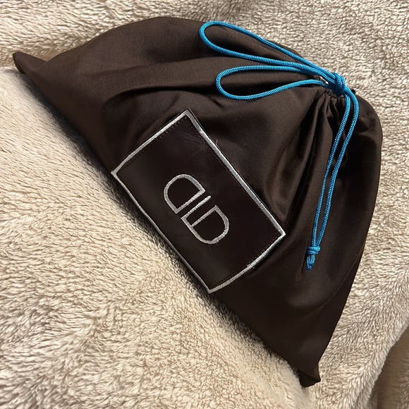 DLD Maya Terry Flower Clutch - Picture 9 of 10